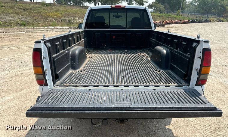 image for item DS2297 2004 GMC Sierra 1500  pickup truck