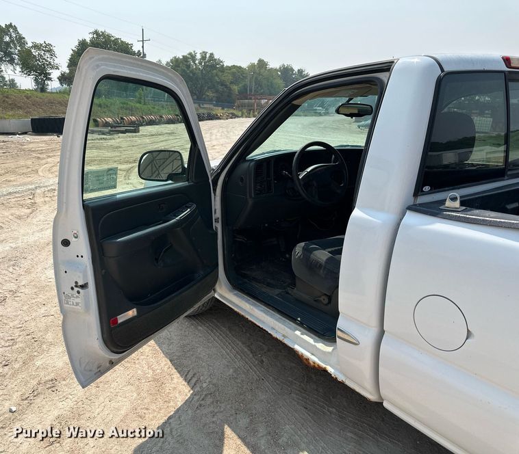 image for item DS2297 2004 GMC Sierra 1500  pickup truck