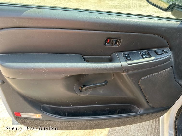 image for item DS2297 2004 GMC Sierra 1500  pickup truck