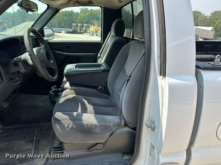 image for item DS2297 2004 GMC Sierra 1500  pickup truck