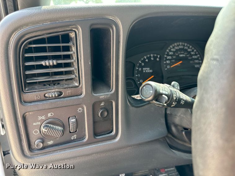 image for item DS2297 2004 GMC Sierra 1500  pickup truck