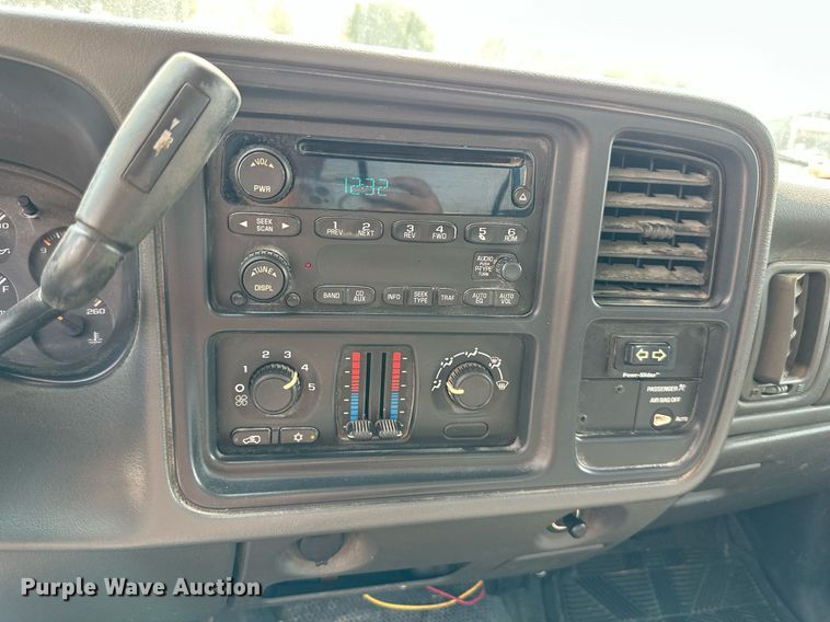 image for item DS2297 2004 GMC Sierra 1500  pickup truck