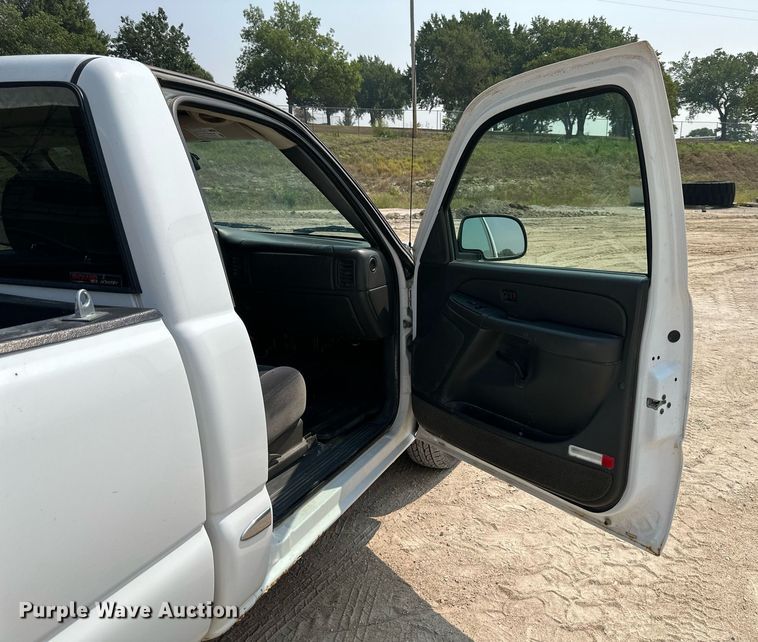 image for item DS2297 2004 GMC Sierra 1500  pickup truck