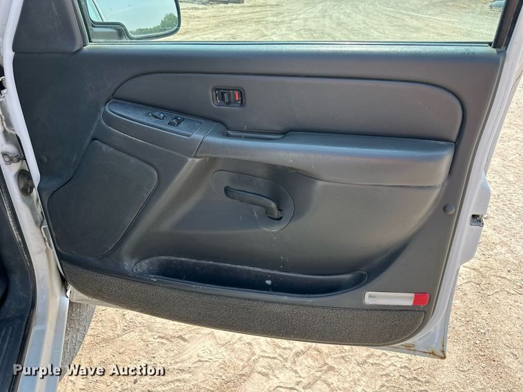 image for item DS2297 2004 GMC Sierra 1500  pickup truck