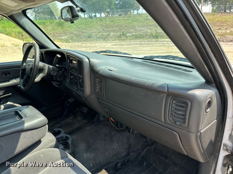 image for item DS2297 2004 GMC Sierra 1500  pickup truck