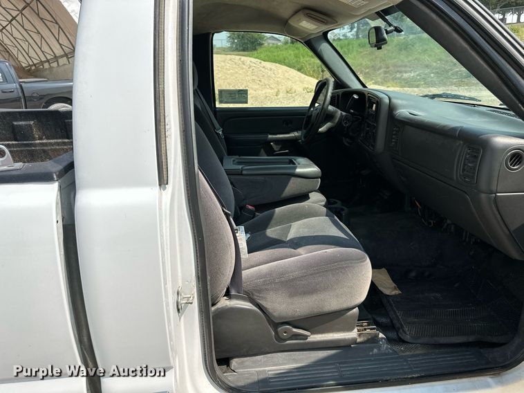 image for item DS2297 2004 GMC Sierra 1500  pickup truck