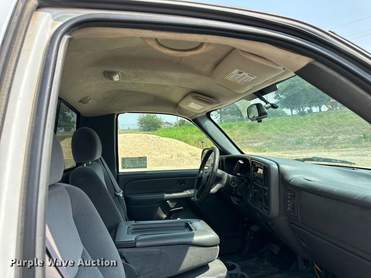 image for item DS2297 2004 GMC Sierra 1500  pickup truck