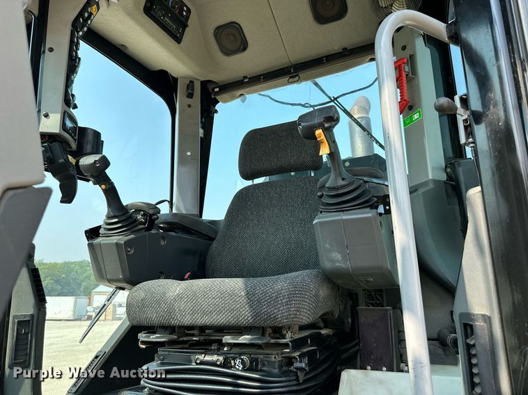 image for item DS2298 2012 Caterpillar 120M2  motor grader