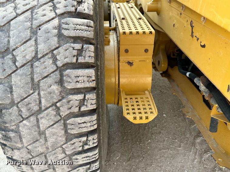 image for item DS2298 2012 Caterpillar 120M2  motor grader