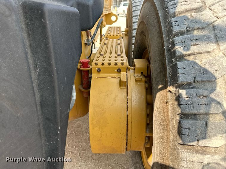 image for item DS2298 2012 Caterpillar 120M2  motor grader