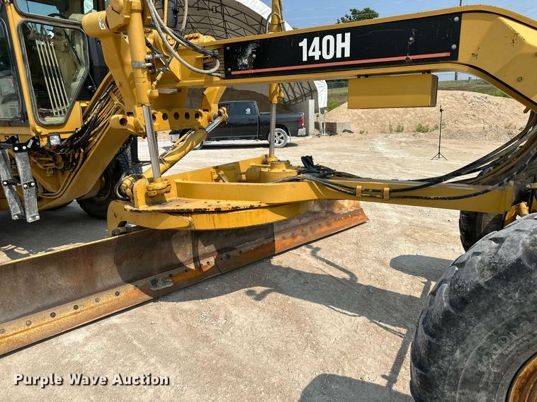 image for item DS2299 2007 Caterpillar 140H  motor grader