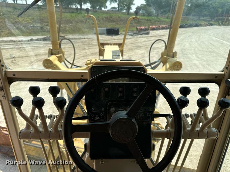 image for item DS2299 2007 Caterpillar 140H  motor grader