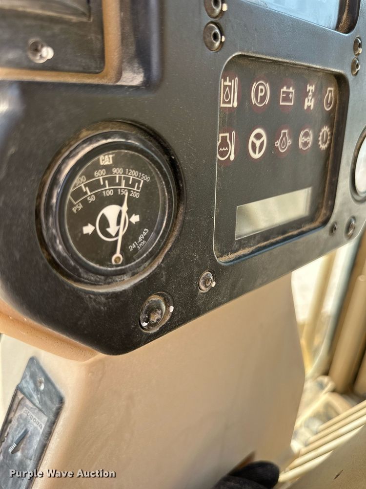 image for item DS2299 2007 Caterpillar 140H  motor grader