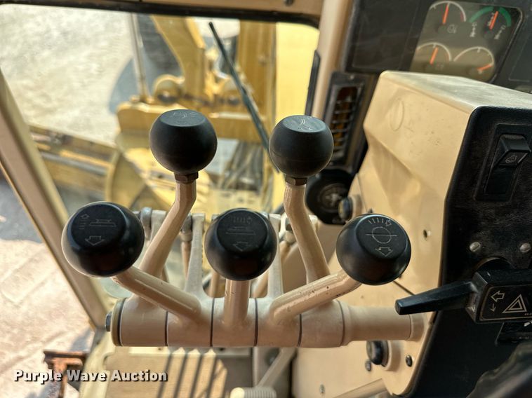 image for item DS2299 2007 Caterpillar 140H  motor grader