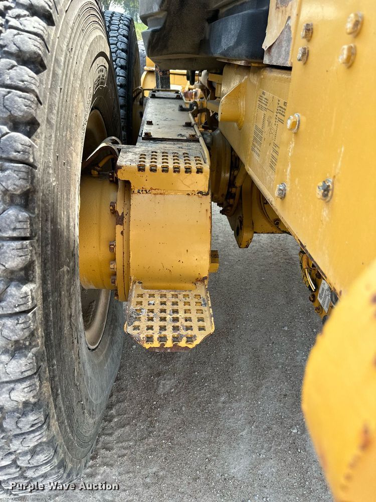 image for item DS2299 2007 Caterpillar 140H  motor grader