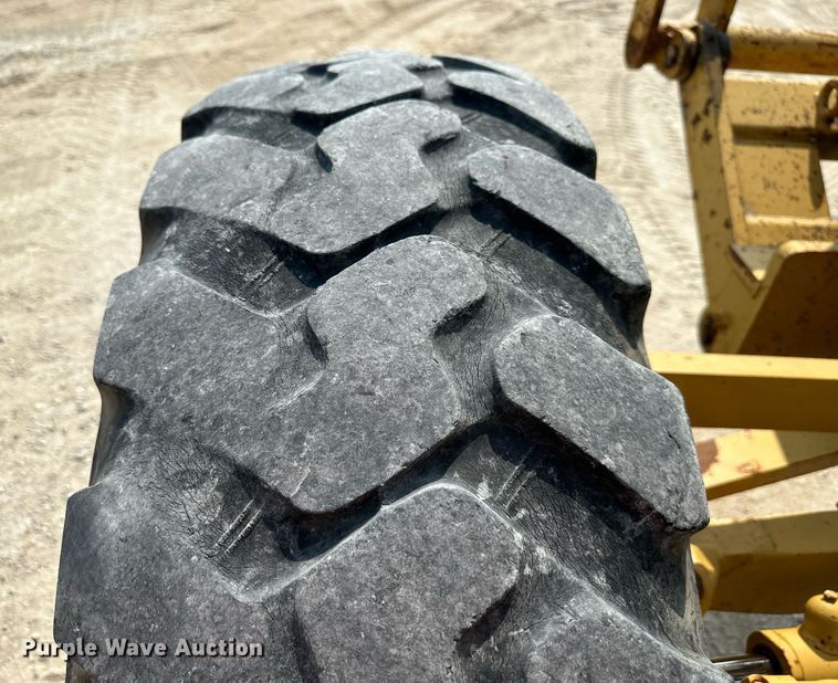 image for item DS2299 2007 Caterpillar 140H  motor grader