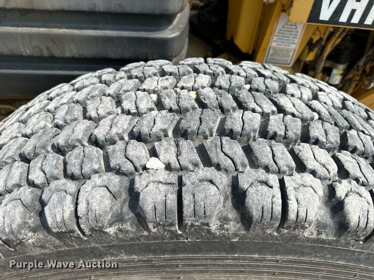 image for item DS2299 2007 Caterpillar 140H  motor grader