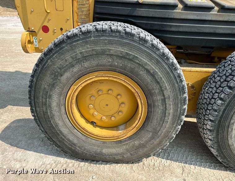 image for item DS2299 2007 Caterpillar 140H  motor grader