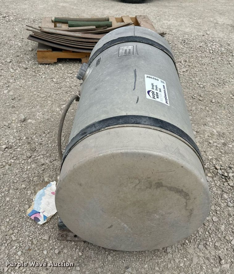 image for item DS2302 Fuel tank