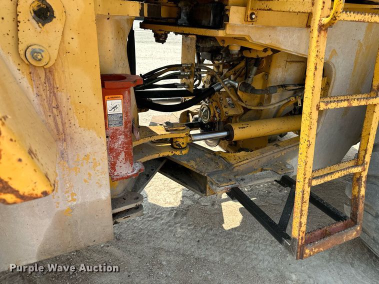 image for item DS2304 1993 John Deere 644G  wheel loader