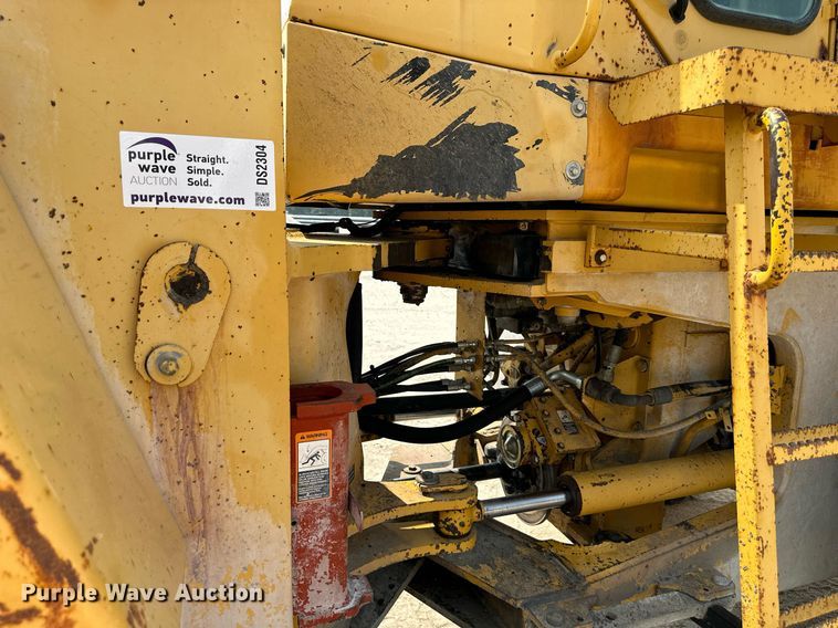 image for item DS2304 1993 John Deere 644G  wheel loader