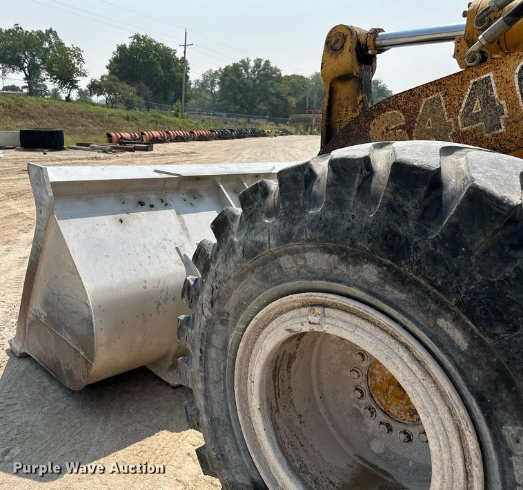 image for item DS2304 1993 John Deere 644G  wheel loader