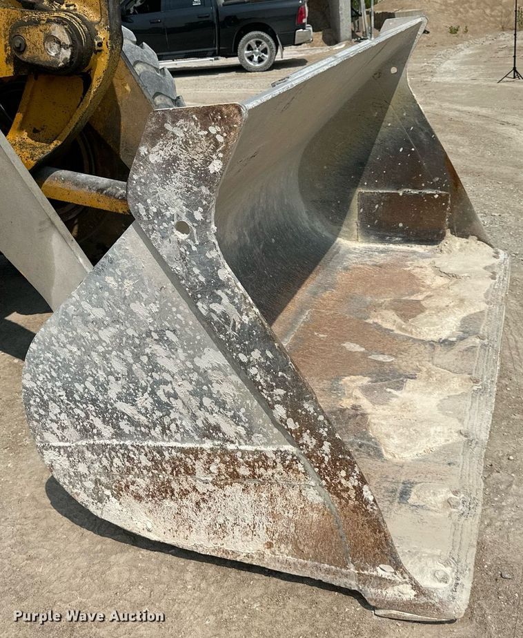 image for item DS2304 1993 John Deere 644G  wheel loader