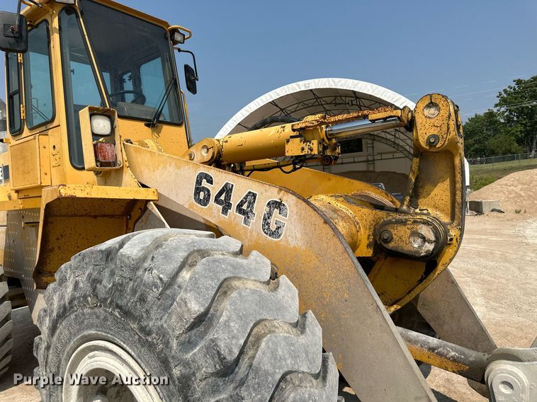 image for item DS2304 1993 John Deere 644G  wheel loader