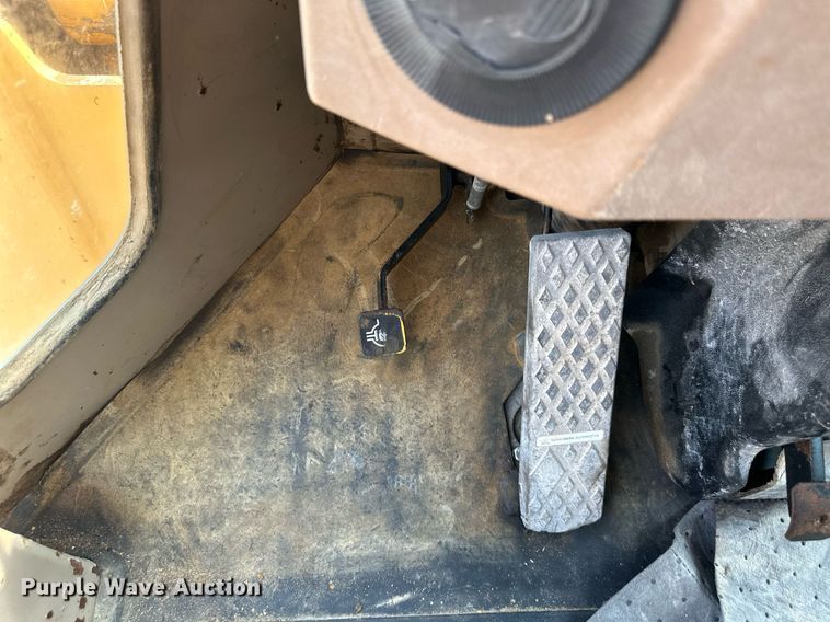 image for item DS2304 1993 John Deere 644G  wheel loader