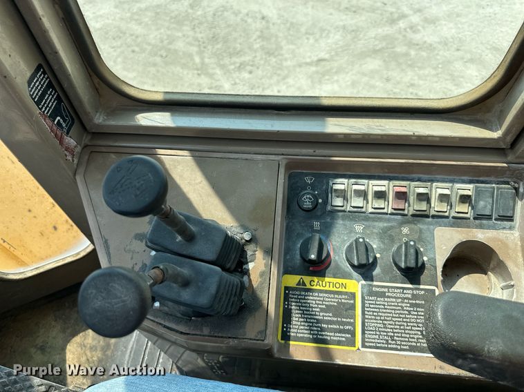 image for item DS2304 1993 John Deere 644G  wheel loader