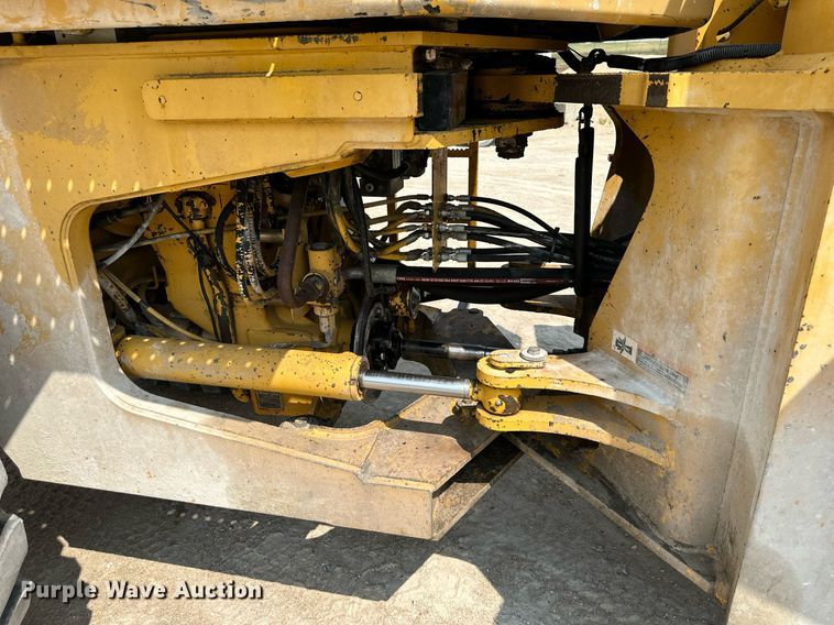 image for item DS2304 1993 John Deere 644G  wheel loader