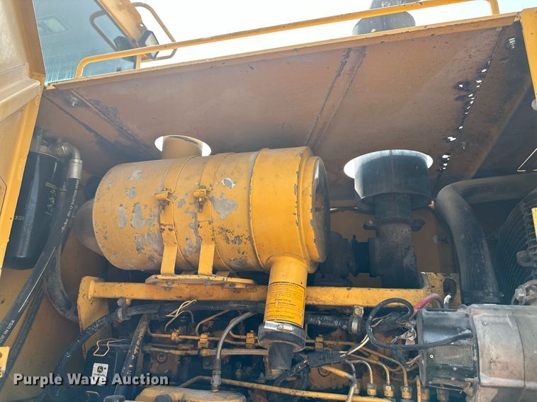 image for item DS2304 1993 John Deere 644G  wheel loader