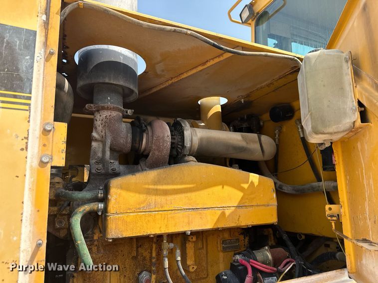 image for item DS2304 1993 John Deere 644G  wheel loader