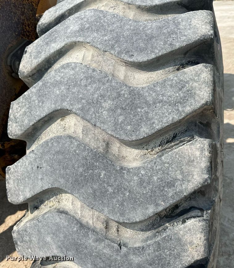 image for item DS2304 1993 John Deere 644G  wheel loader