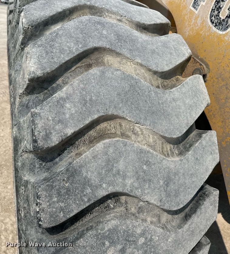 image for item DS2304 1993 John Deere 644G  wheel loader