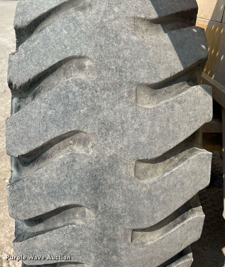 image for item DS2304 1993 John Deere 644G  wheel loader