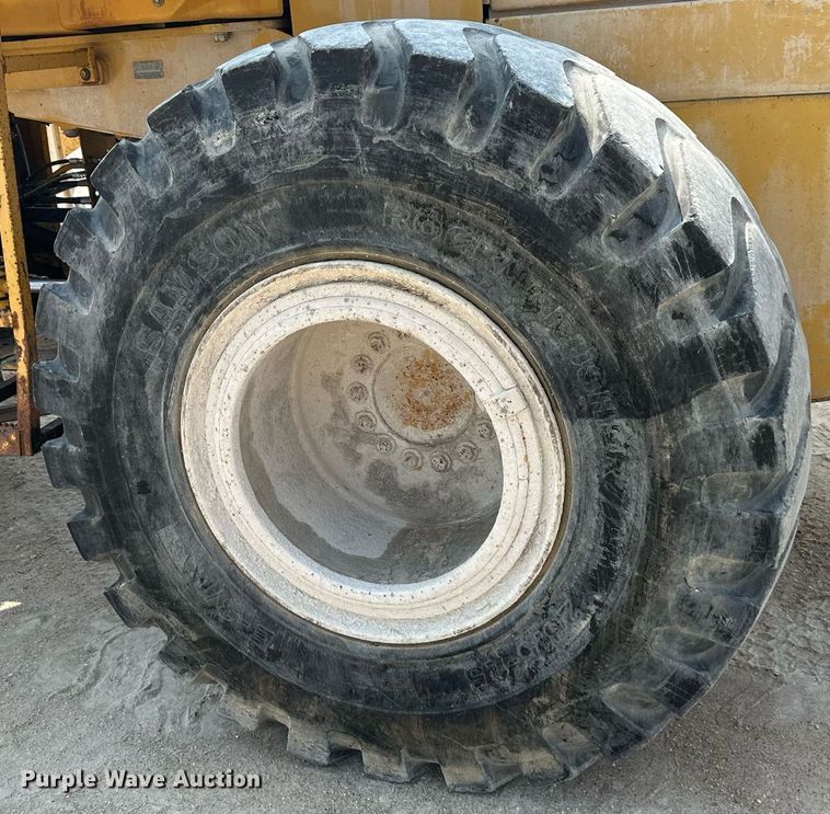 image for item DS2304 1993 John Deere 644G  wheel loader