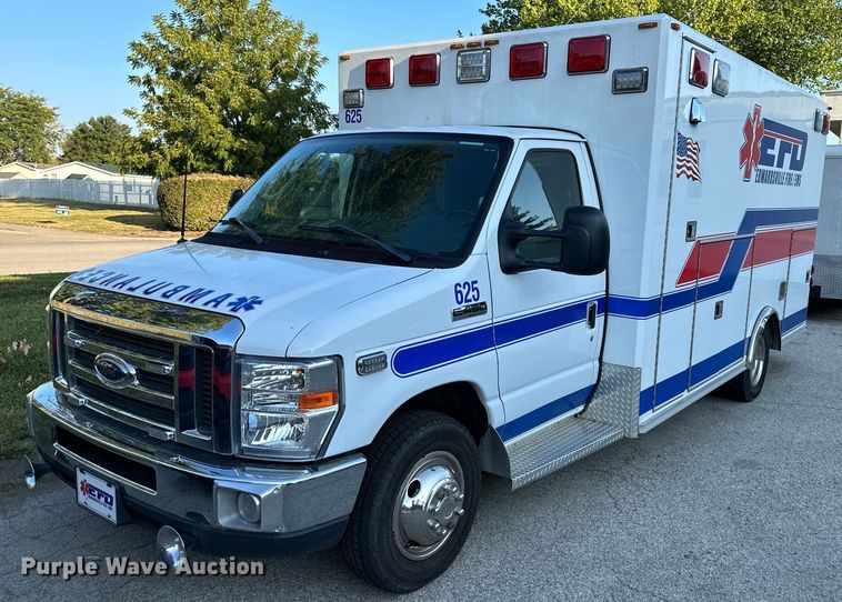 image for item DS2368 2013 Ford E450  ambulance