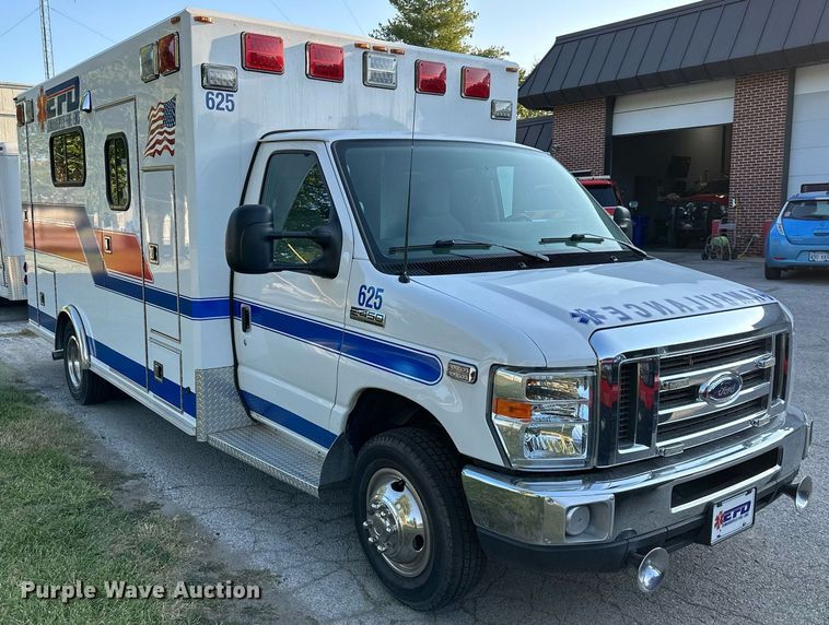 image for item DS2368 2013 Ford E450  ambulance