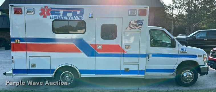 image for item DS2368 2013 Ford E450  ambulance