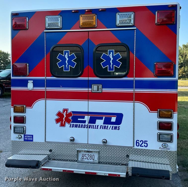 image for item DS2368 2013 Ford E450  ambulance