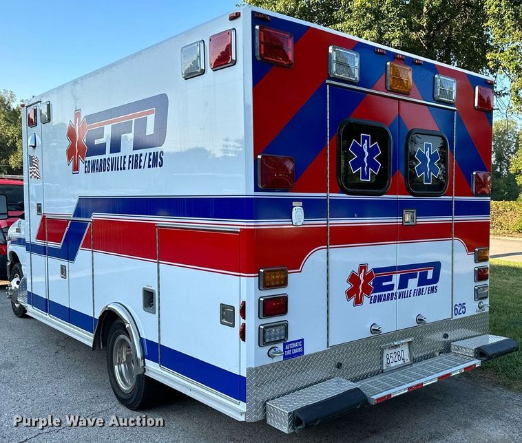image for item DS2368 2013 Ford E450  ambulance