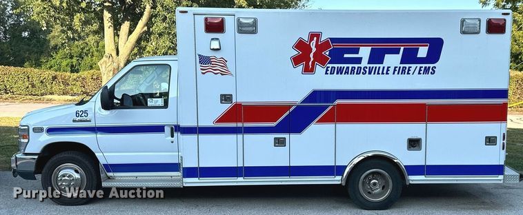 image for item DS2368 2013 Ford E450  ambulance