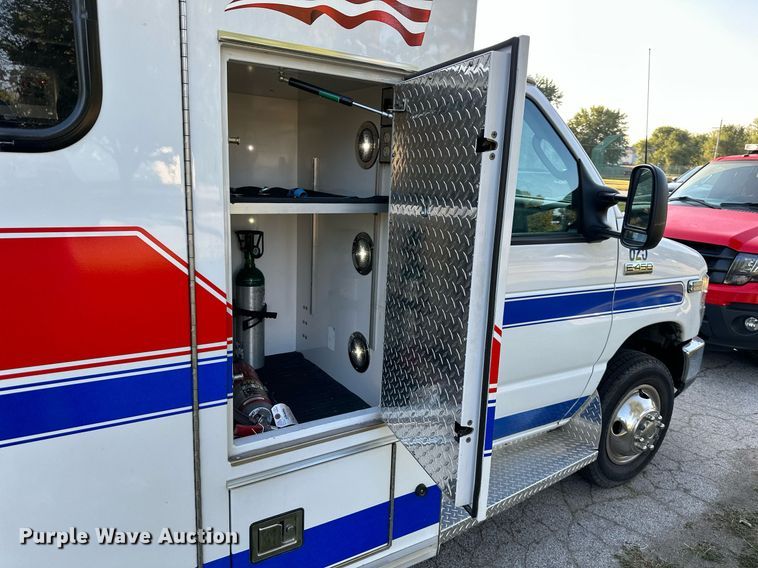 image for item DS2368 2013 Ford E450  ambulance