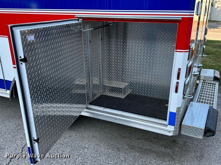 image for item DS2368 2013 Ford E450  ambulance