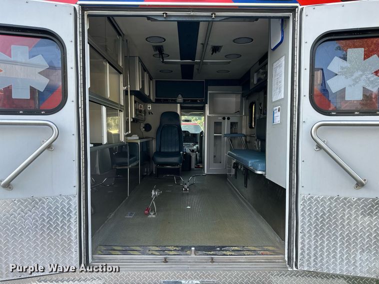 image for item DS2368 2013 Ford E450  ambulance