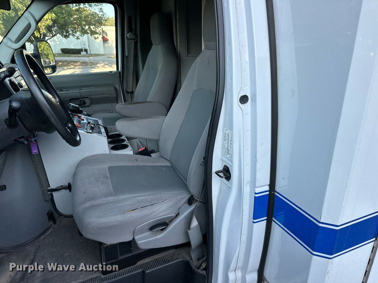 image for item DS2368 2013 Ford E450  ambulance