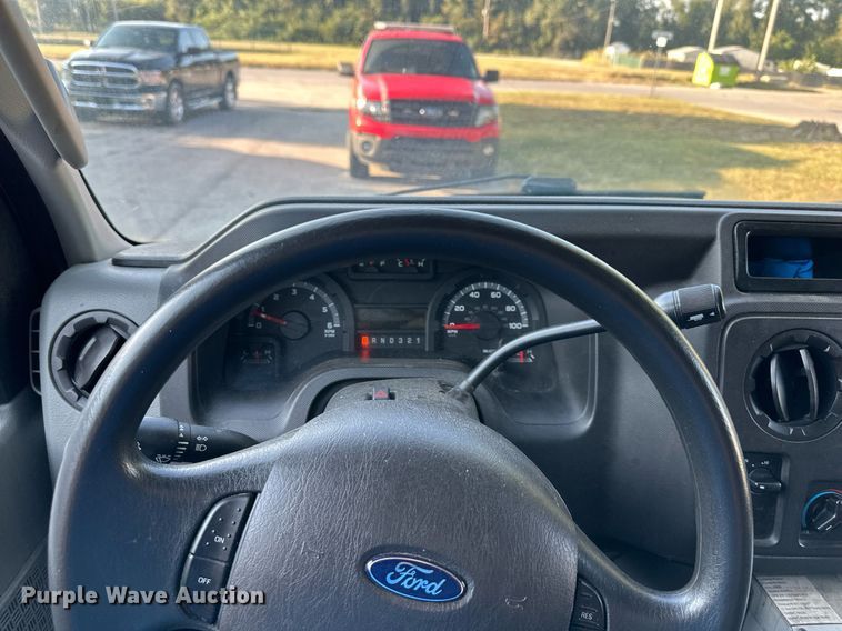 image for item DS2368 2013 Ford E450  ambulance