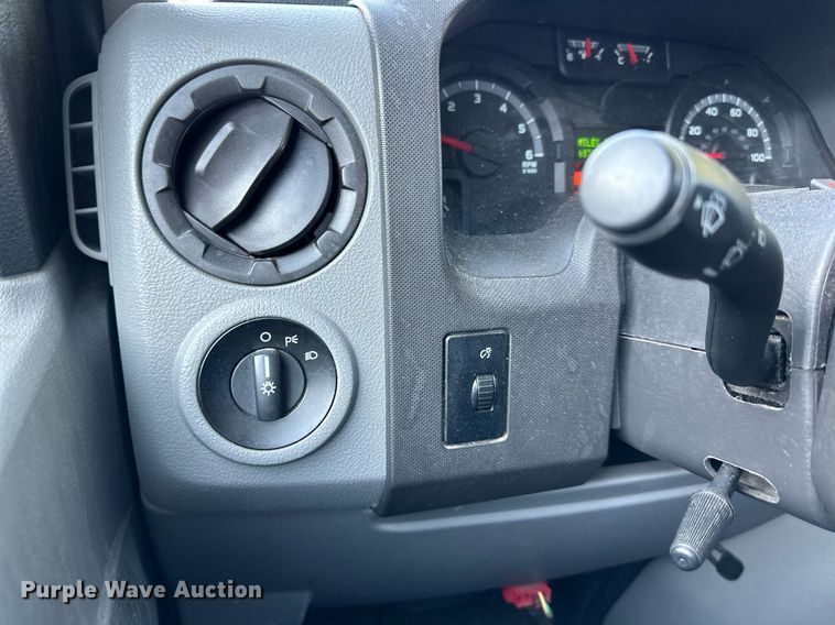 image for item DS2368 2013 Ford E450  ambulance