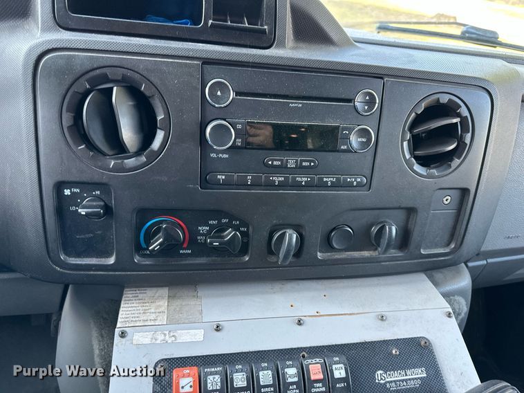 image for item DS2368 2013 Ford E450  ambulance